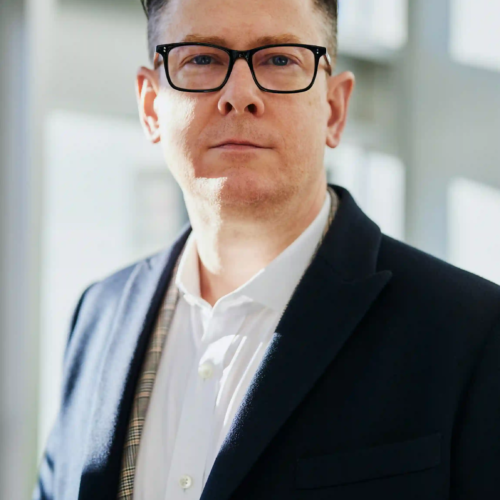 linkedin-sales-solutions-pAtA8xe_iVM-unsplash_11zon